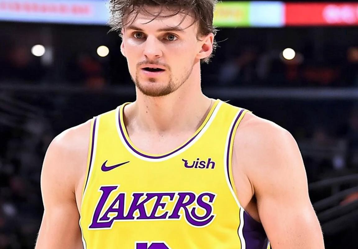 NBA雄鹿队续约控卫与引援策略：阵容深度与未来展望